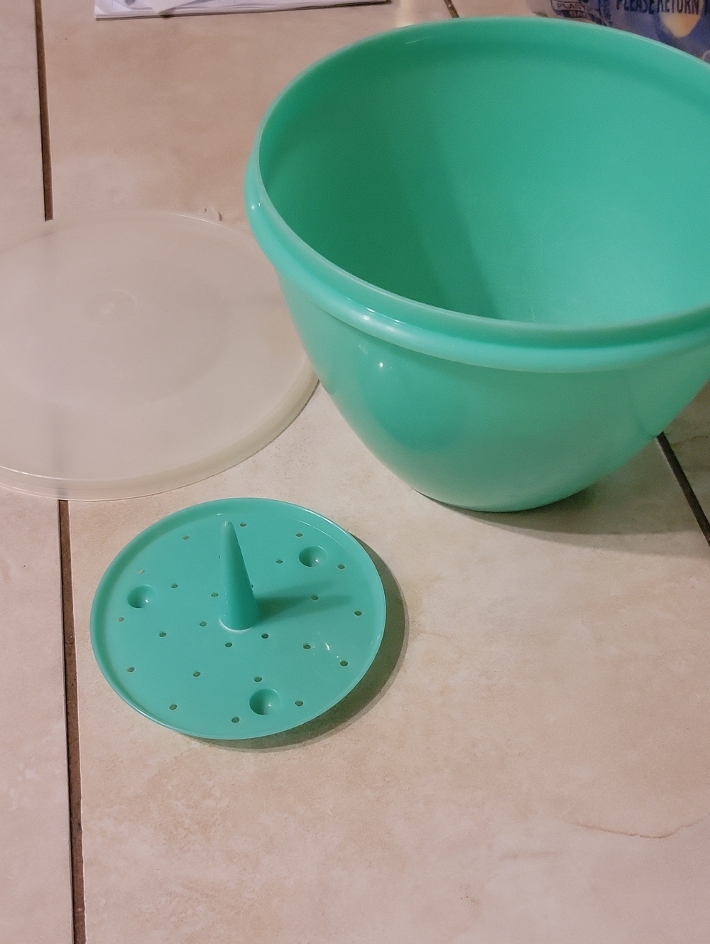 Vintage Jade Green Tupperware Letyuce Nowl With Spike And Lid
